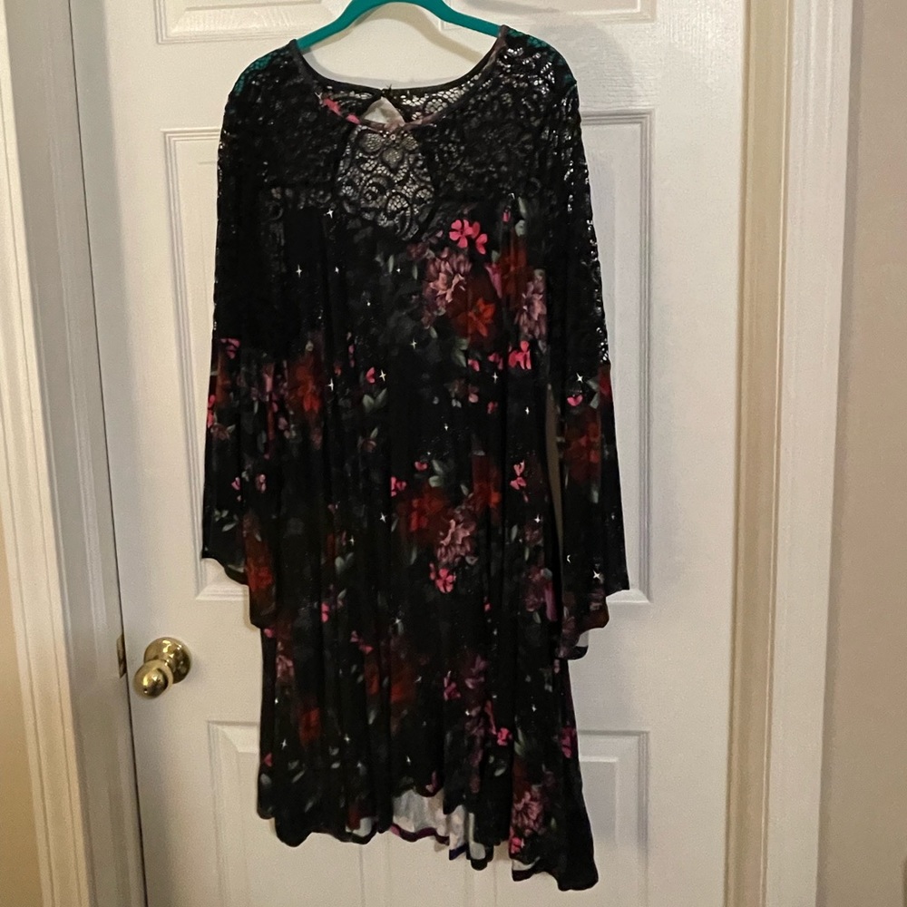 Torrid Floral Bell Sleeve Dress Size 3